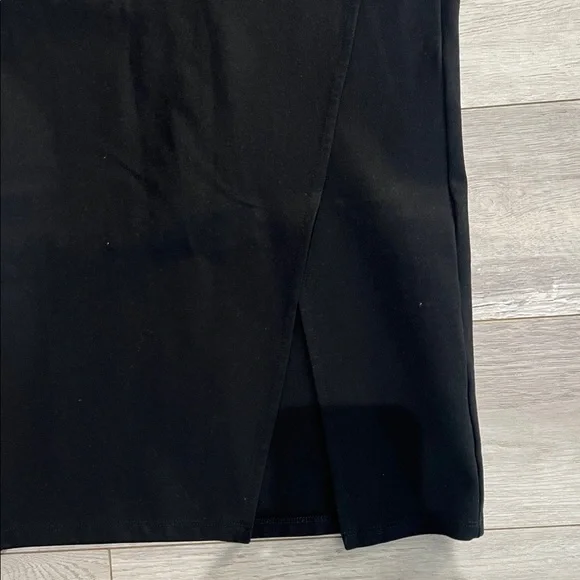 Topshop Elegant Black Pencil Skirt with Metallic Detail - Picture 2 of 5